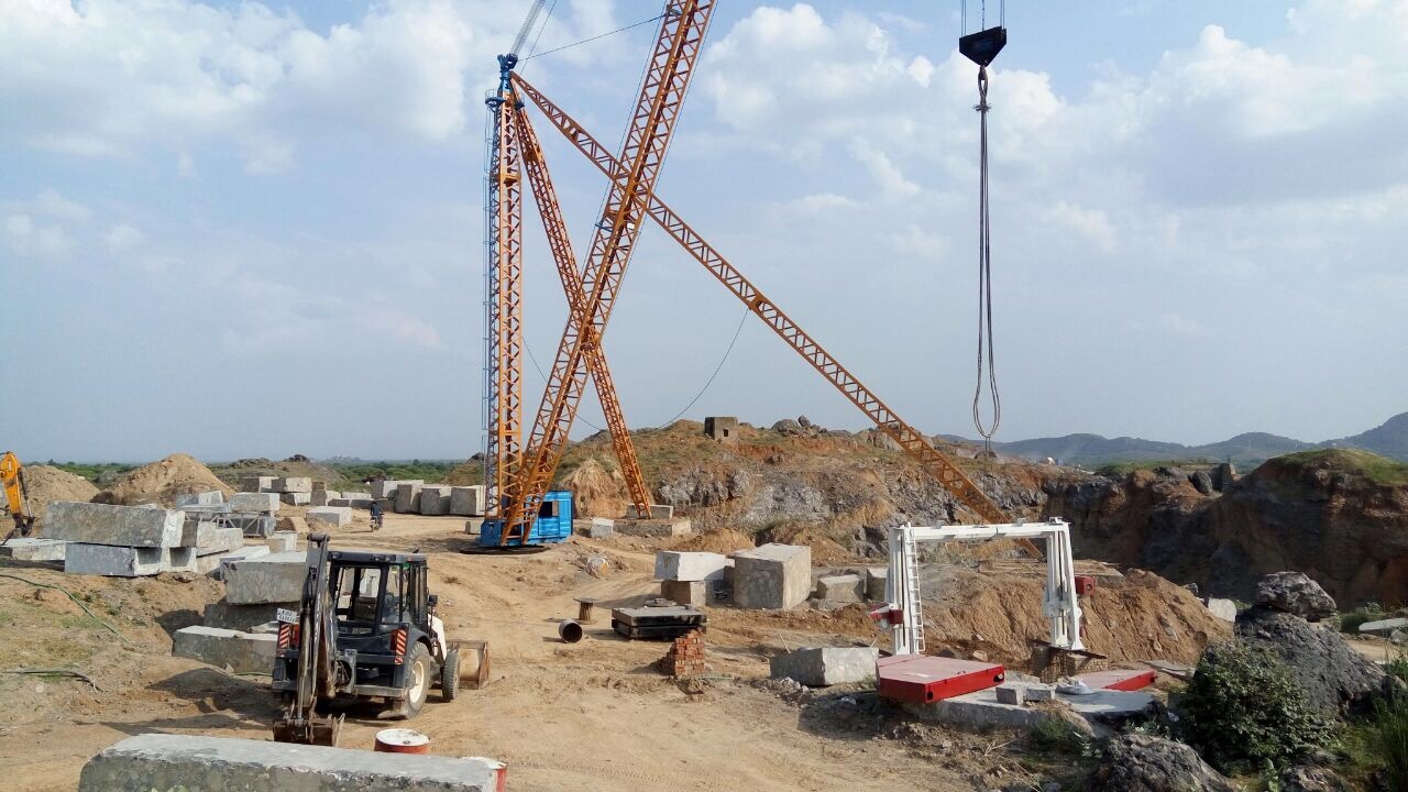 HIGH SPEED DERRICK Crane